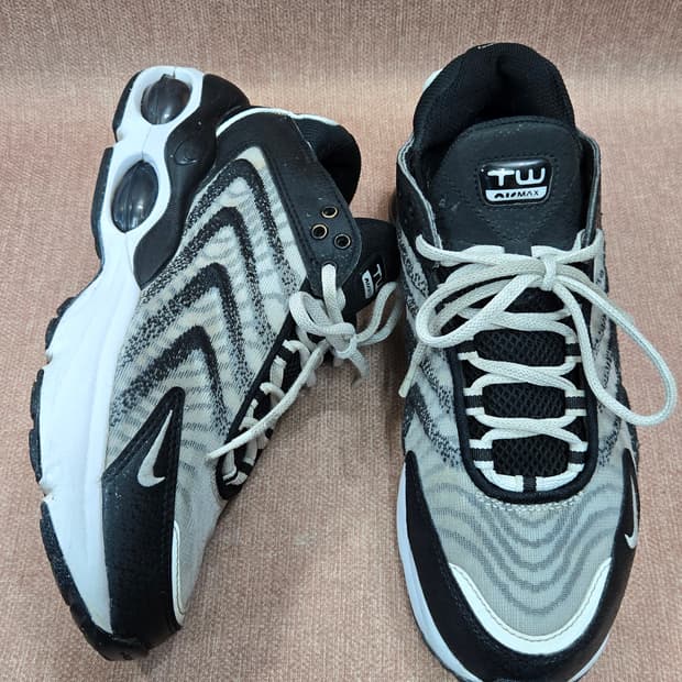 나이키 250mm-  남 녀 에어맥스 TW 블랙 앤 화이트