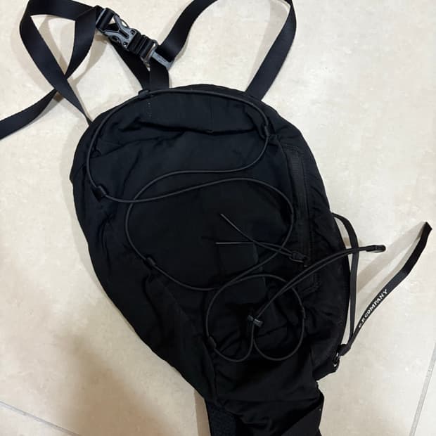 Cp컴퍼니 나일론 크로스백