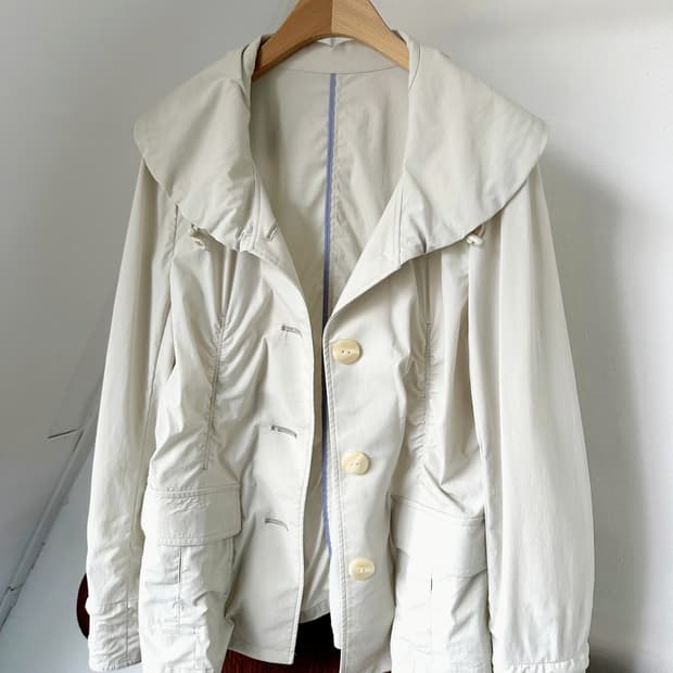 Shirred design stretched fabric jacket