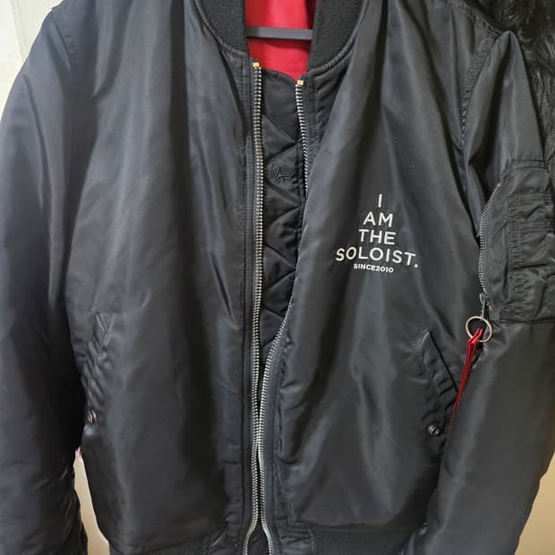 솔로이스트 알파인더스트릿 봄버 자켓 판매합니다