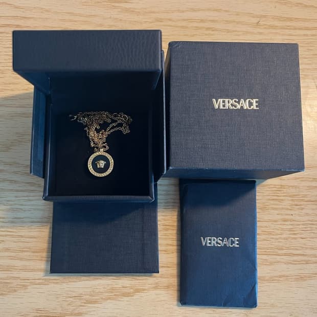 베르사체 메두사 목걸이