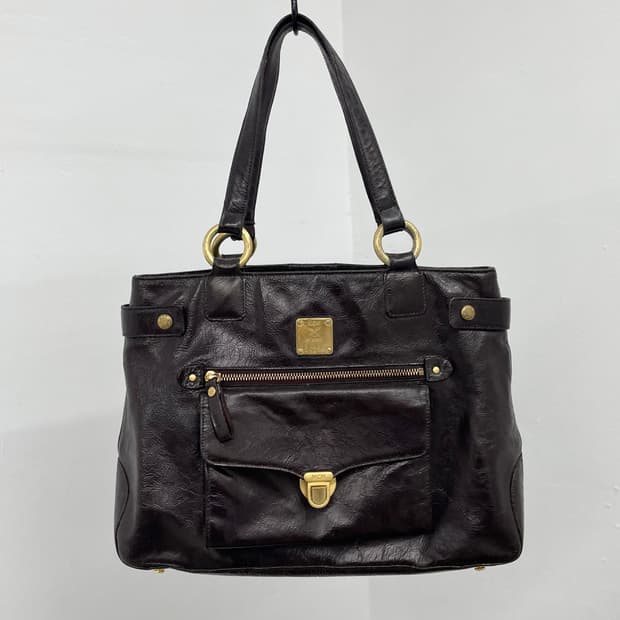 mcm 금장 포켓 숄더백