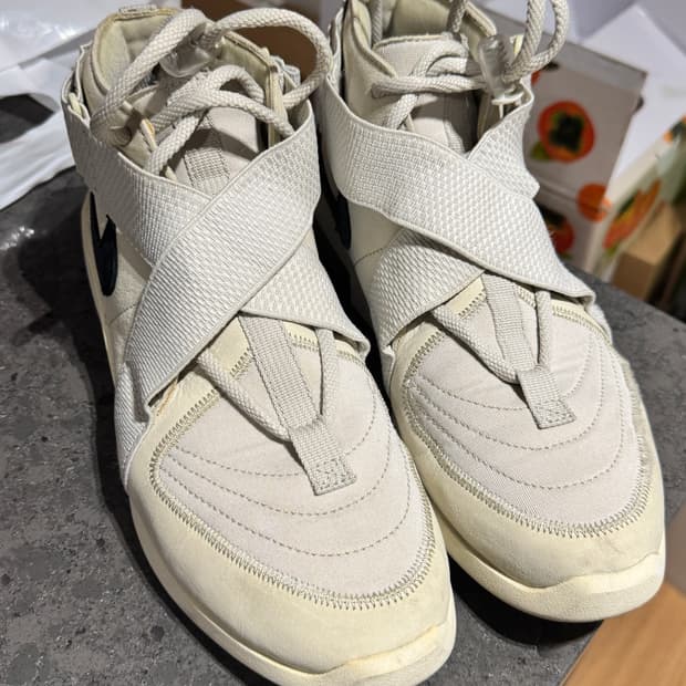 나이키 피어 오브 갓 에어레이드 본 270