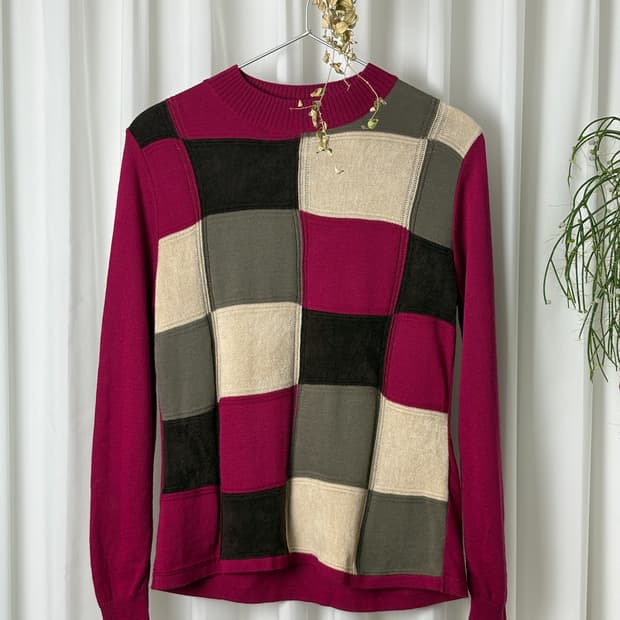 조각 패턴 팔레트 니트