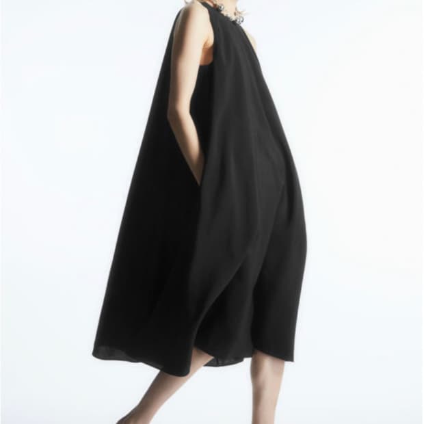 COS 레이서 넥 미디 드레스