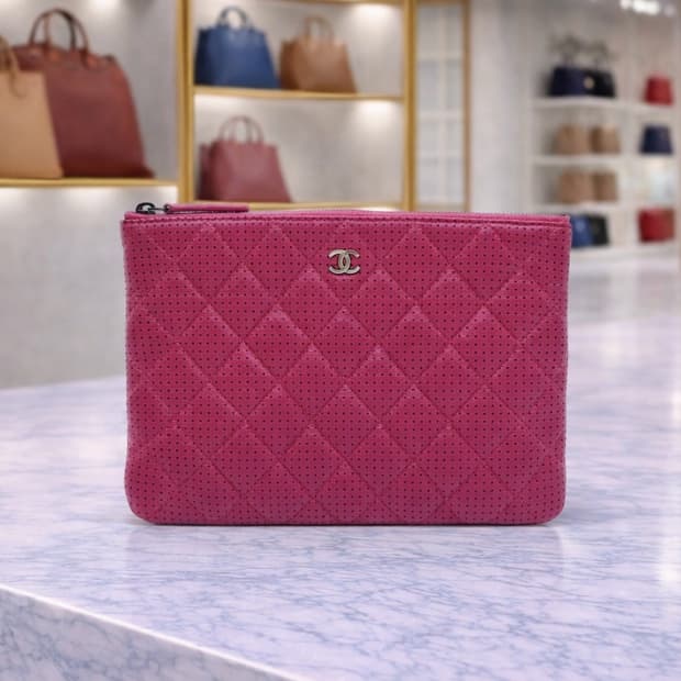 [A급] 샤넬 퍼포레이션 클러치 판매합니다!!!