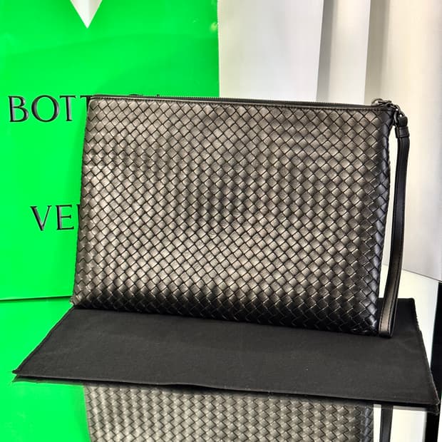 [새상품급] 보테가베네타 인트레치아토 블랙 클러치