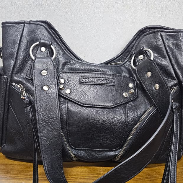 이우마카라스 숄더백 블랙