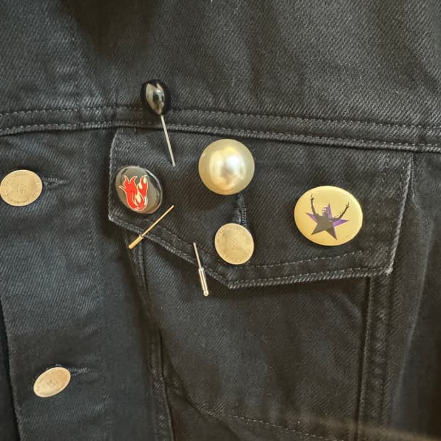 [구매] 라프시몬스 구슬 핀 뱃지(블랙)