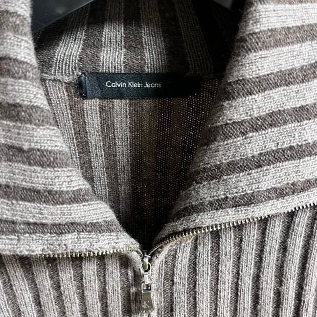 캘빈클라인 진(Calvin Klein Jeans) 백로고지퍼 니트 가디건