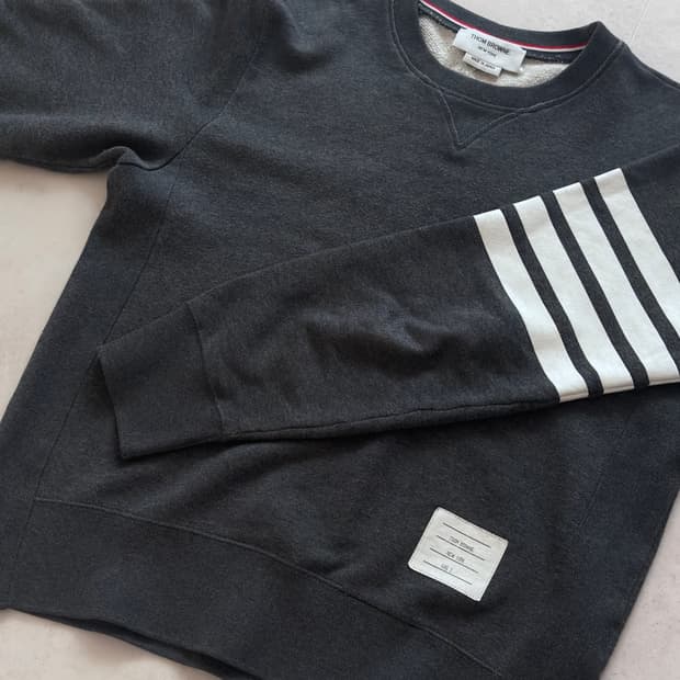 톰브라운 차콜 맨투맨