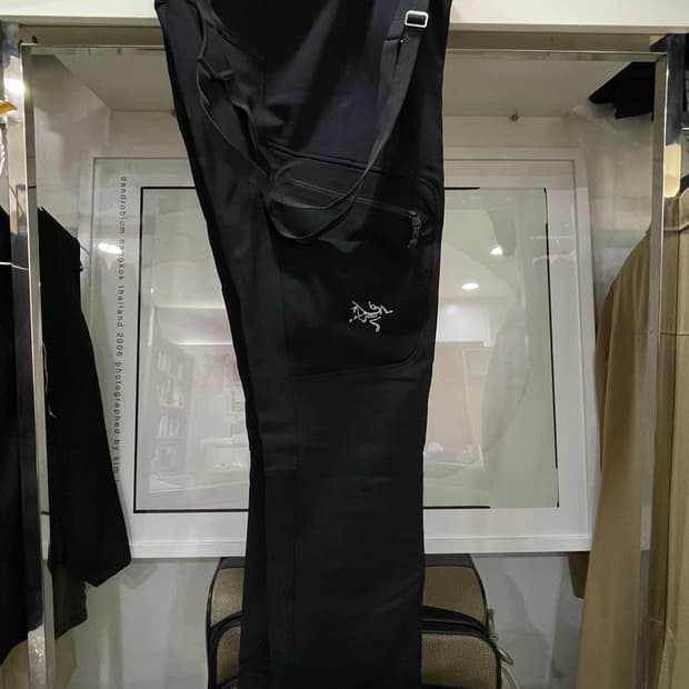 아크테릭스/블랙 멜빵팬츠(30“”)