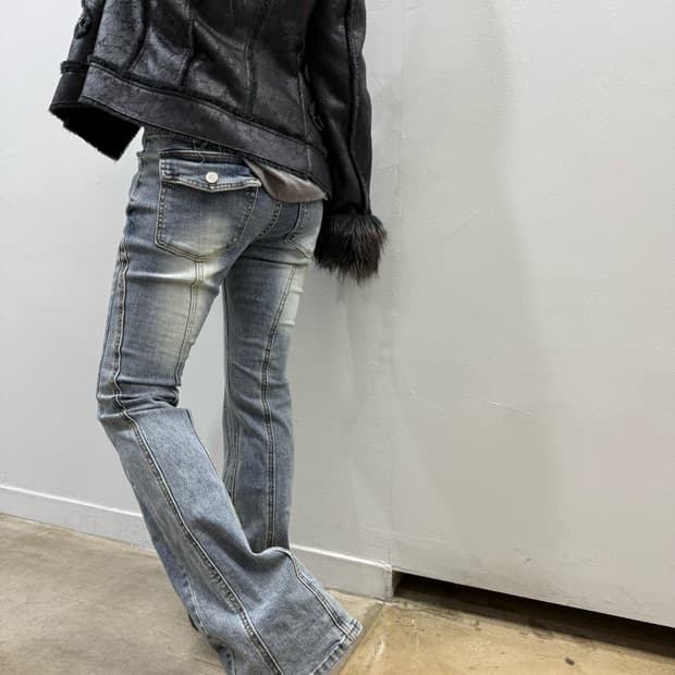 워싱 디테일 루즈핏 부츠컷 데님진