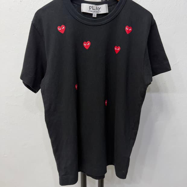 정품) 꼼데가르송 23ss 여성 블랙 레드하트 반팔티 XS