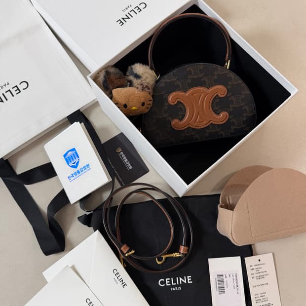 정품 셀린느 하프문 케이스