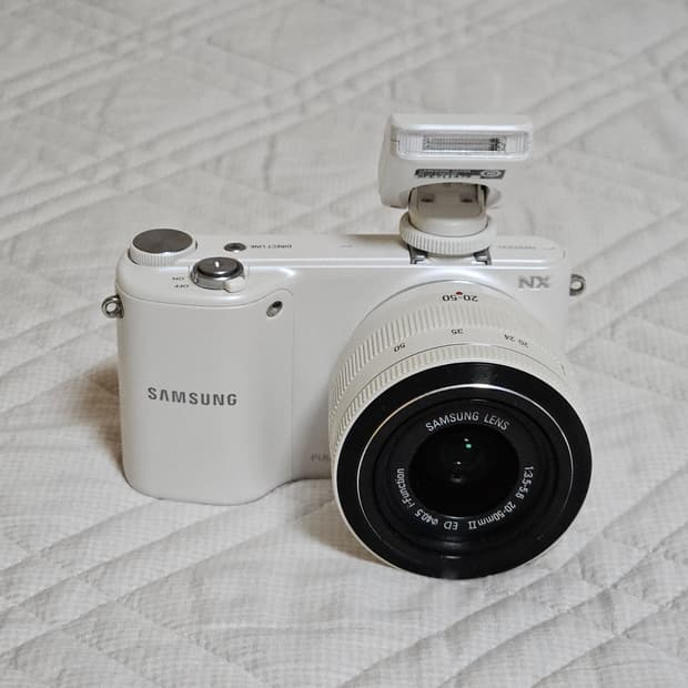 삼성 NX2000 미러리스 카메라