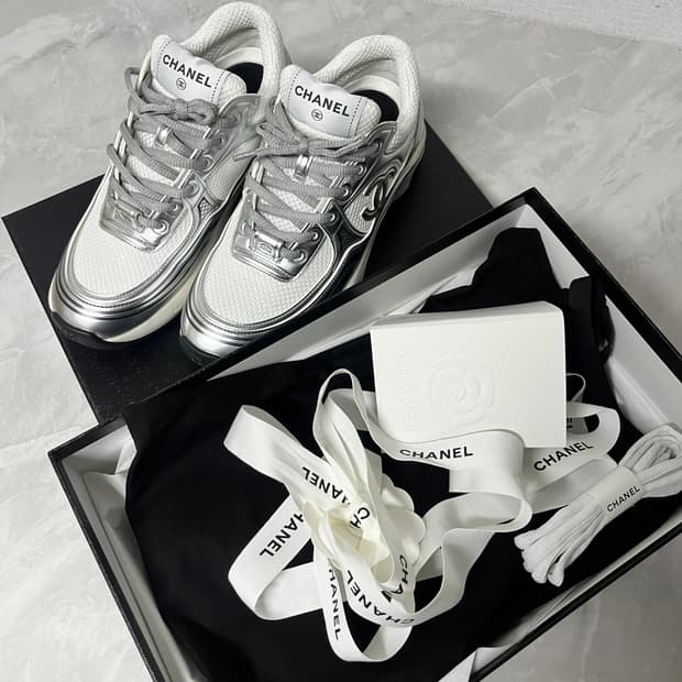샤넬 샤식스 스니커즈 화이트/실버 37.5 새상품