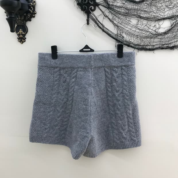 그레이 니트 쇼츠
