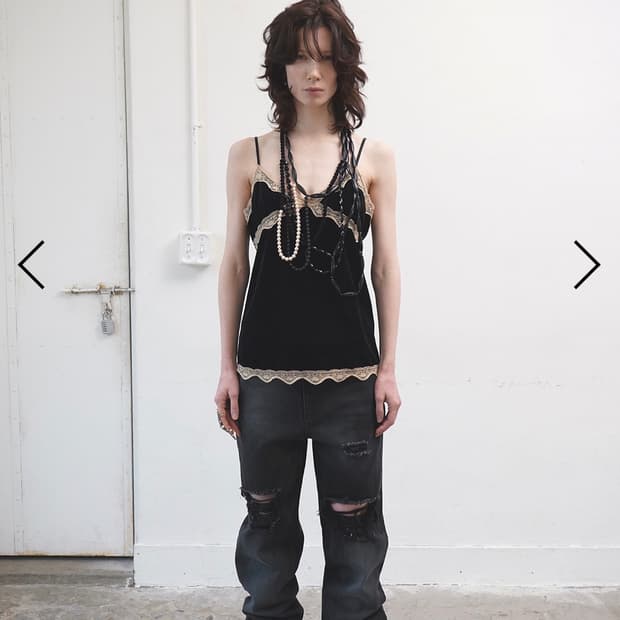 Dared) LACE TRACED VELVET CAMISOLE