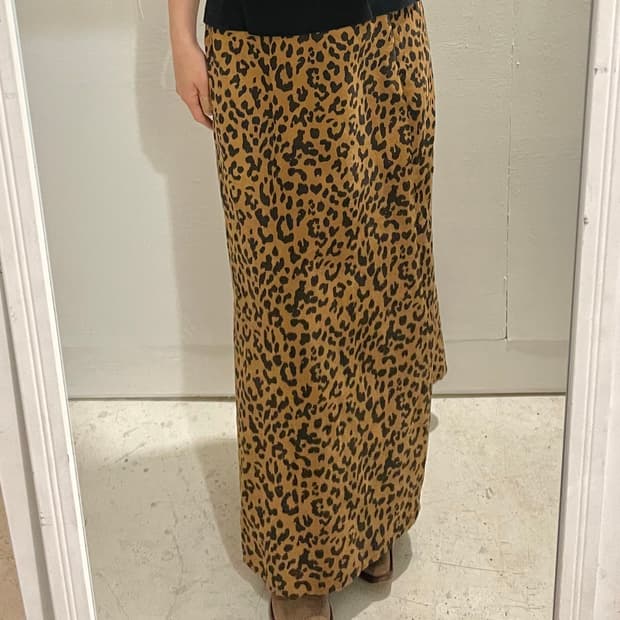 Ray beams  leopard skirt