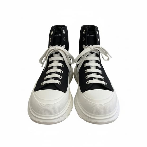 Alexander McQueen
러기드 솔 하이탑 캔버스 스니커즈