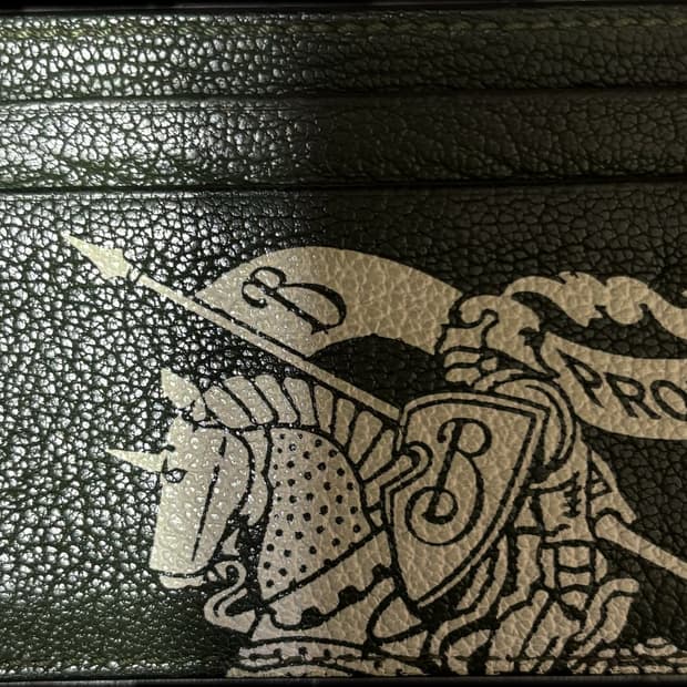 버버리 런던 기사 카드지갑 판매합니다.