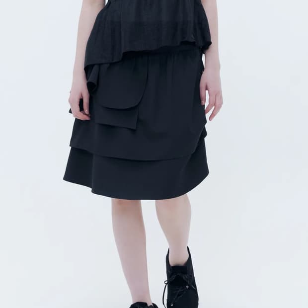 미세키서울 Unbalanced layers midi skirt BLACK