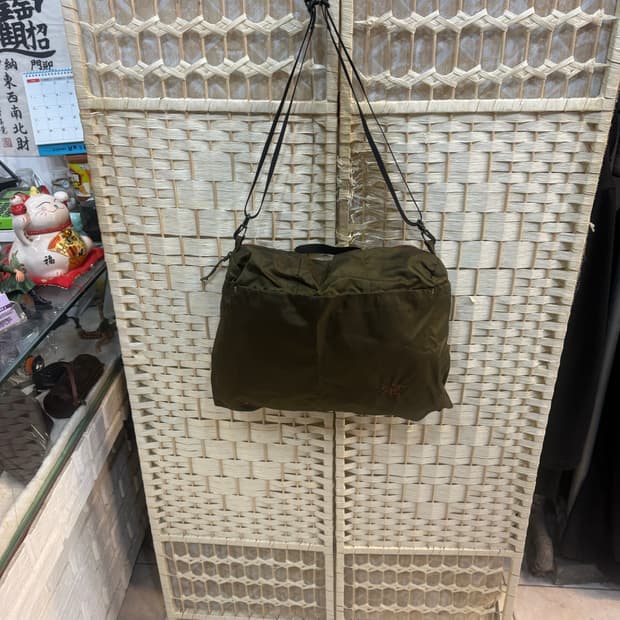 정품 아크테릭스 나일론 크로스백 팝니다