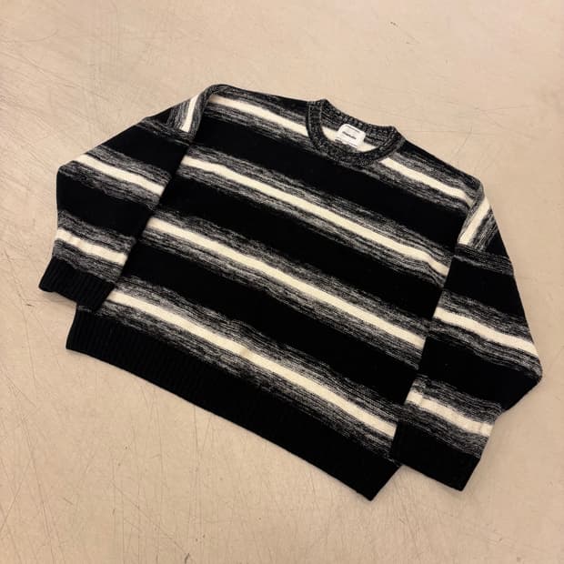 비바스튜디오 스트라이프 투톤 니트