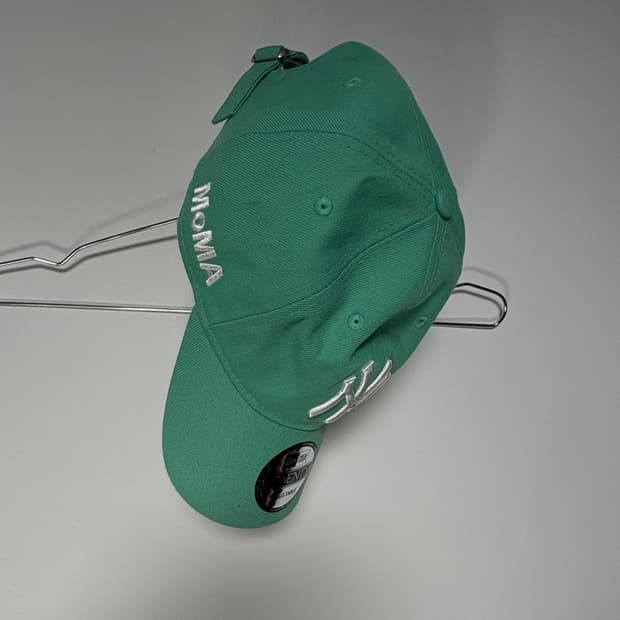 MOMA x newera 캡
