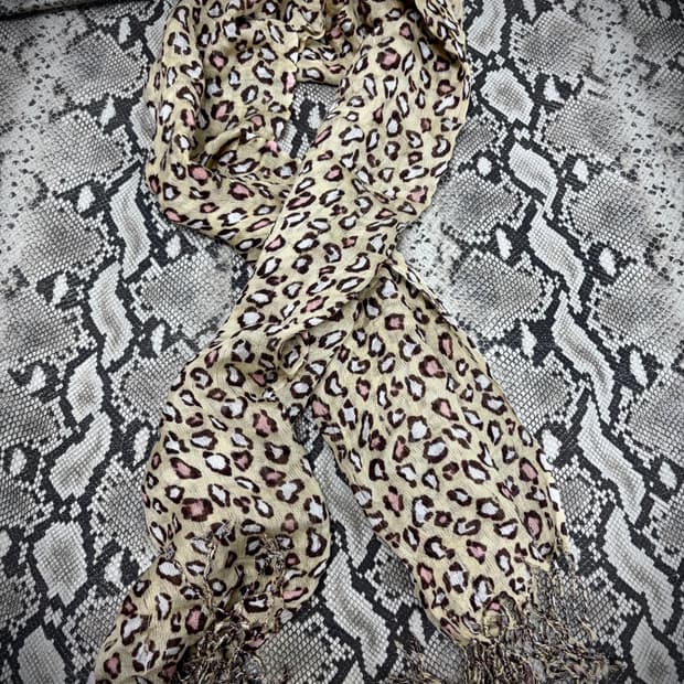 “Vintage” Kitsch Leopard heart Pattern S