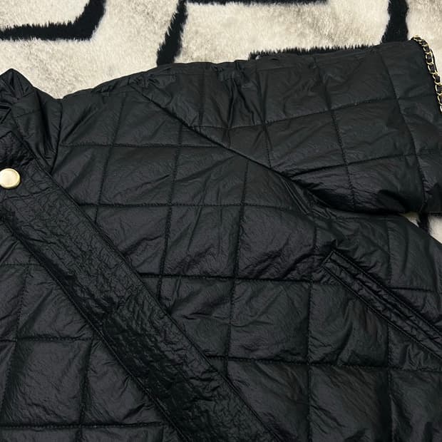 [L]센존 퀄팅 반팔 체인 자켓/블랙