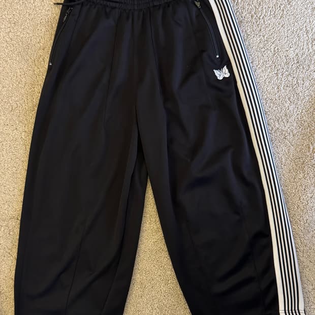 니들스 H.D. 트랙 팬츠 폴리 스무스 블랙 화이트