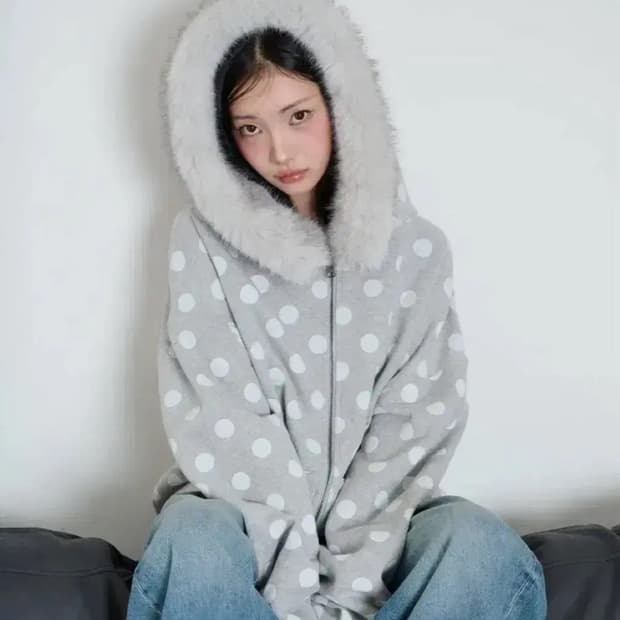 (택달린 새상품) 잇자바이브 itzavibe 윙스 도트 퍼 후드집업