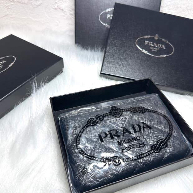 프라다뷰티 캐비어 미니 파우치 동전지갑  풀박스