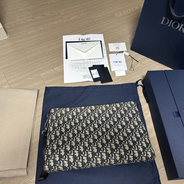 디올 A4 지퍼 파우치