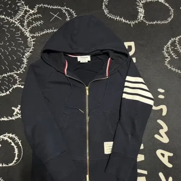 25시즌 톰브라운 네이비 삼선 후드집업 2사이즈