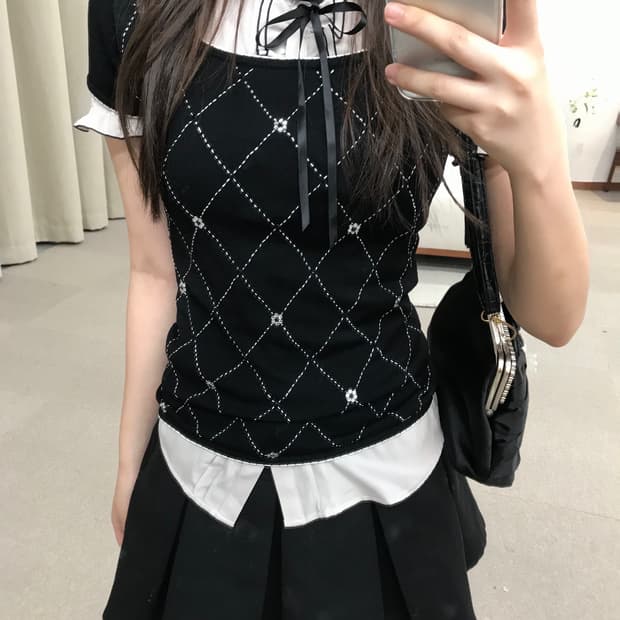 Black cubic argyle short-sleeve top