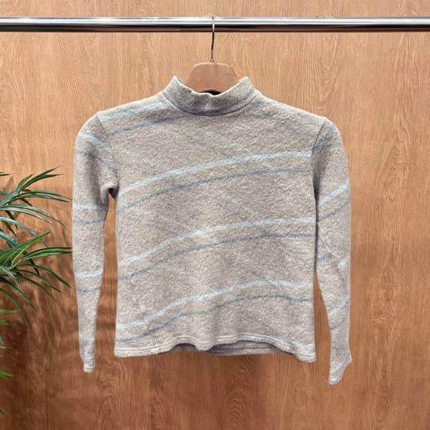 이세이미야케 하이 하이넥 울 니트 블루 라인 디테일 레귤러핏 그레이