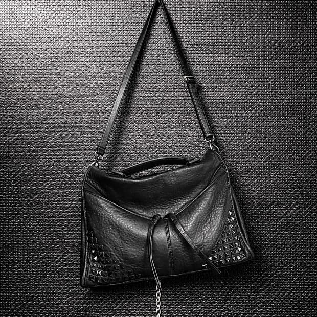 스터드 레더 크로스백