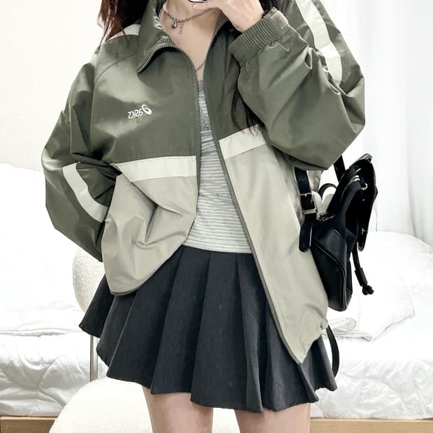 아식스 자수로고 카키배색 바람막이