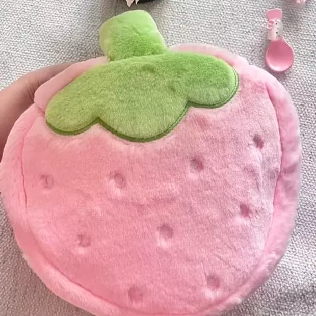 핑크 딸기 퍼 파우치 