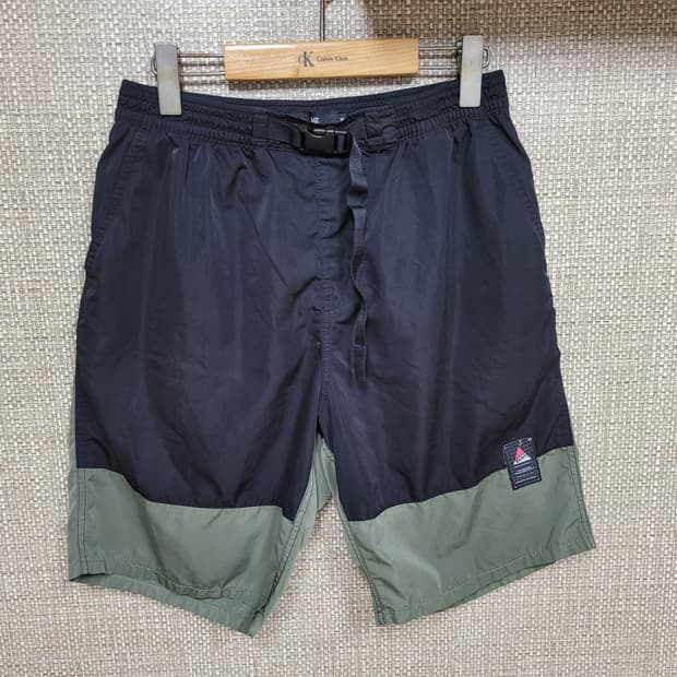 M사이즈 반스 나일론 반바지 vans