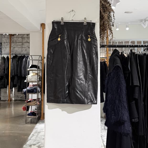 에스카다 블랙 레더 골드 지퍼 펜슬 스커트