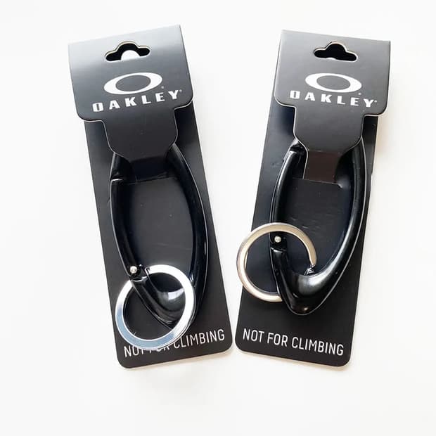 [OS] 오클리 로고 카라비너 블랙