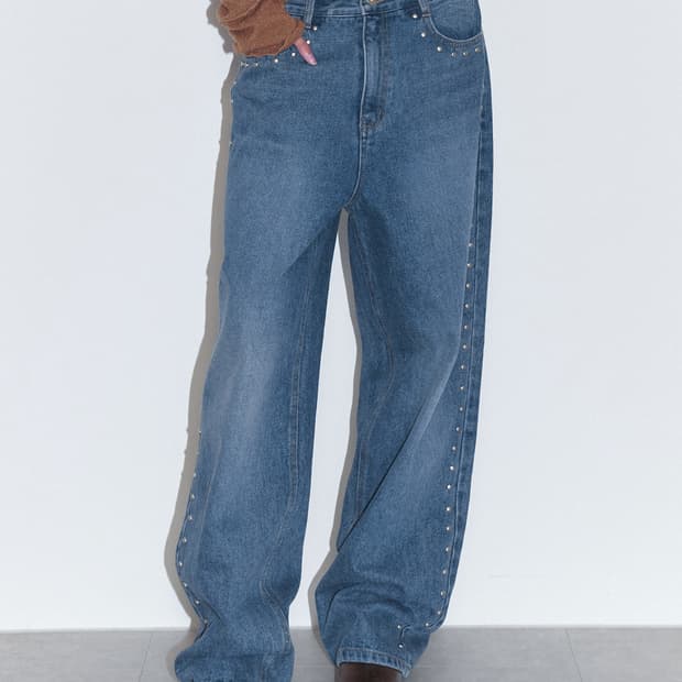 STUDDED WASHED JEANS (BLUE)