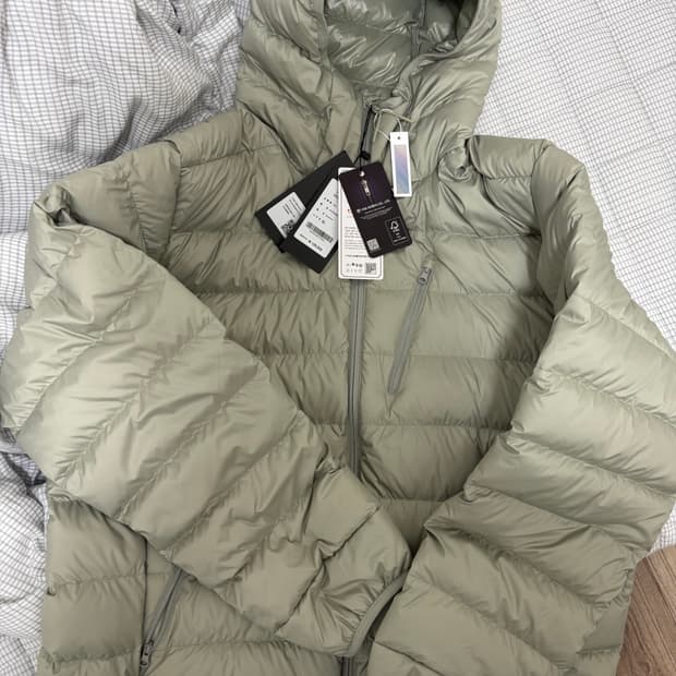 (새상품) 무신사 경량패딩 피스타치오 시티레저