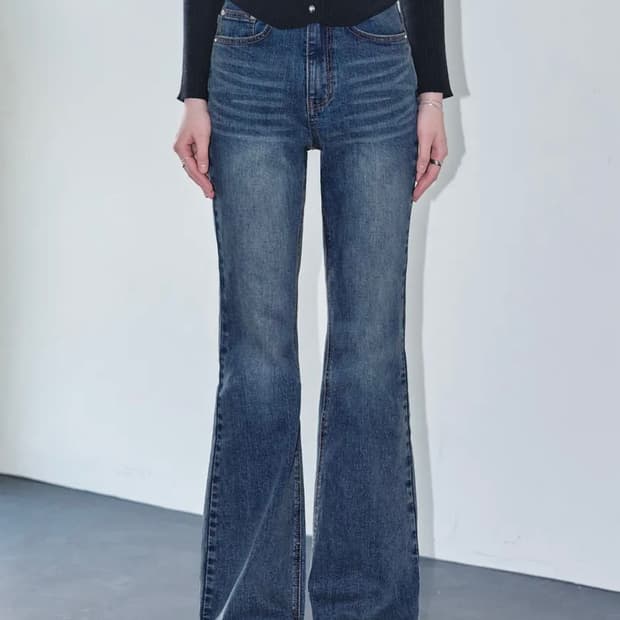 데케트 우먼 Signature Slim Flared Jeans