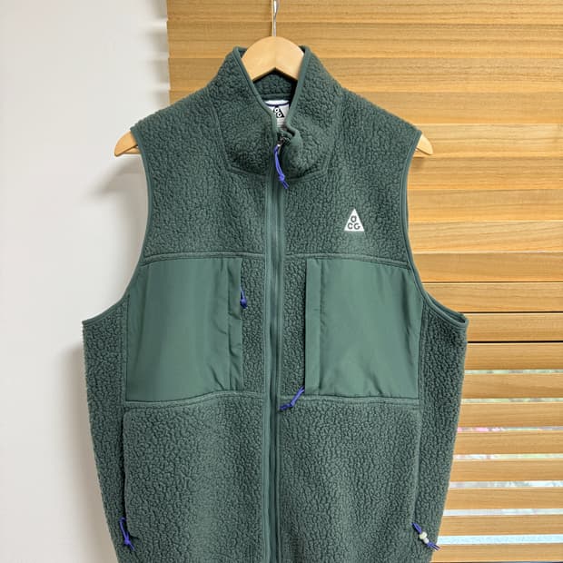나이키 ACG 아크틱 울프 베스트 빈티지그린