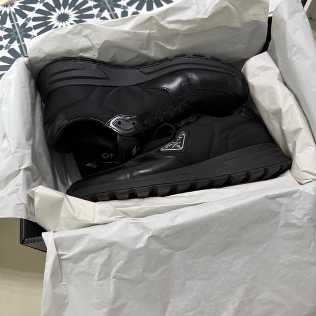 프라다 리나일론 스니커즈 판매 (9사이즈/ 280mm)